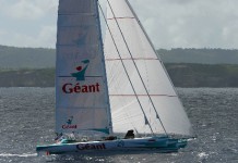 Les multis en Martinique… Michel Desjoyeaux à bord de Géant à son arrivée à l´issue de la Route du Rhum 2002