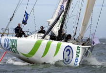 Ecover en surf au large des Shetlands Mike Golding à la barre d´Ecover