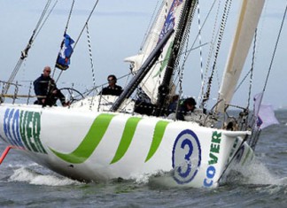 Ecover en surf au large des Shetlands Mike Golding à la barre d´Ecover