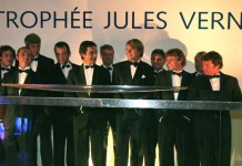 La troisième consécration de Bruno Peyron Remise Trophée Jules Verne à Bruno Peyron