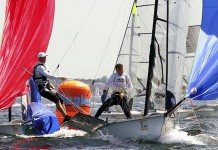 49er et vendredi 13 Passage de la bouée au vent & envoi du spi