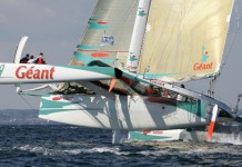 Restons groupés ! Trimaran Géant