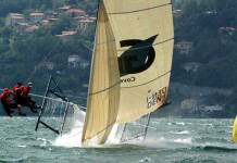 Des conditions musclées sur le lac de Come chavirage de Land of War