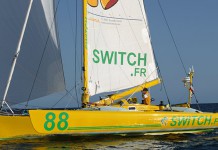 Mike Birch baptise le trimaran de Charlie Capelle A Capella Charlie Capelle 2006