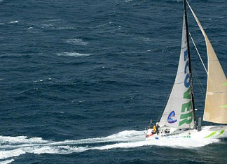 Première confrontation de la saison pour les monos IMOCA Ecover action