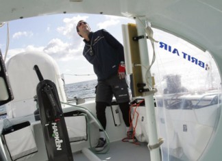 Armel Le Cléac’h a enfin récupéré son bateau Armel Le Cleac´h sur Brit Air