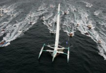 Yvan Bourgnon en tête à 20h Michel Desjoyeaux / Géant