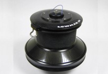 Lewmar commercialise son winch Carbone Taille 99. lewmar