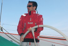 Cammas en stand-by… Groupama 3 Cammas à la barre