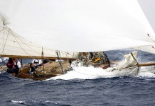 Le vent souffle au large de Saint-Tropez voiles de saint tropez