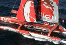 Coup de vent au menu de la nuit de Joyon Francis Joyon - Maxi-trimaran Idec