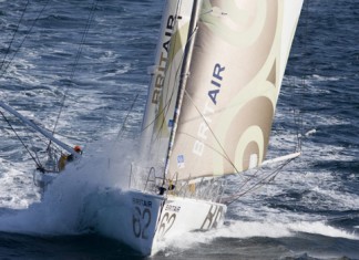 Armel Le Cléac’h sous gréement de fortune brit air