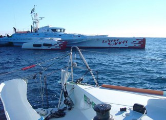 Remorquage vers Cape Town pour Jérémie Beyou et Sidney Gavignet Remorquage Delta Dore