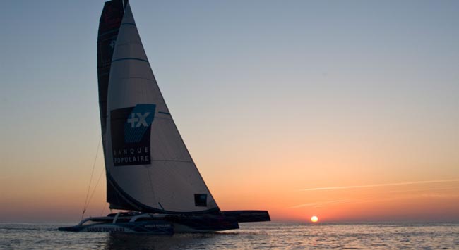 maxi trimaran banque populaire V maxi trimaran banque populaire V