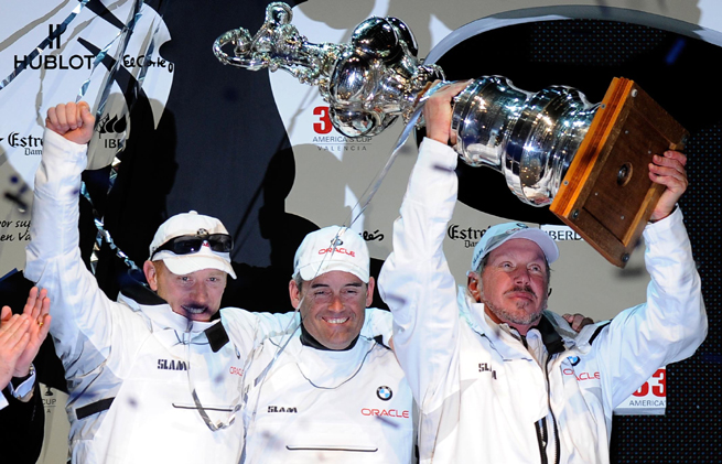BMW Oracle reçoit l`aiguière BMW Oracle reçoit l`aiguière