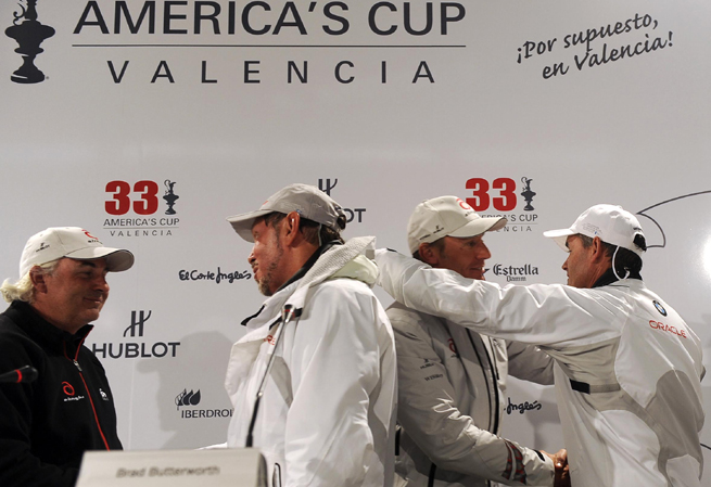 Alinghi et BMW Oracle se croisent Alinghi et BMW Oracle se croisent