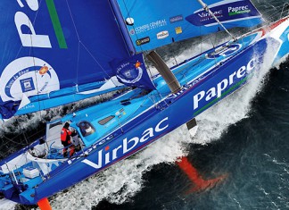 Rail de grand-voile arraché sur Virbac-Paprec 3 Virbac Paprec 3 en nav