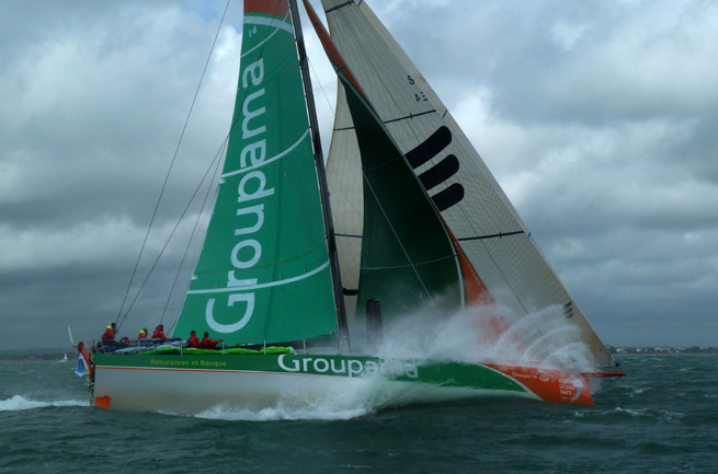 Groupama 70 au départ du Tour des îles Britanniques Groupama 70 au départ du Tour des îles Britanniques