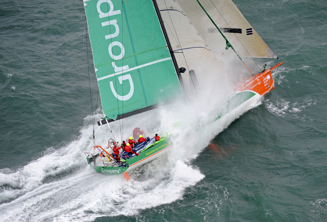 Groupama 70 au départ du Tour des îles Britanniques Groupama 70 au départ du Tour des îles Britanniques