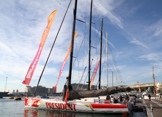Un tour du monde avec des difficultés supplémentaires Ponton à Barcelone