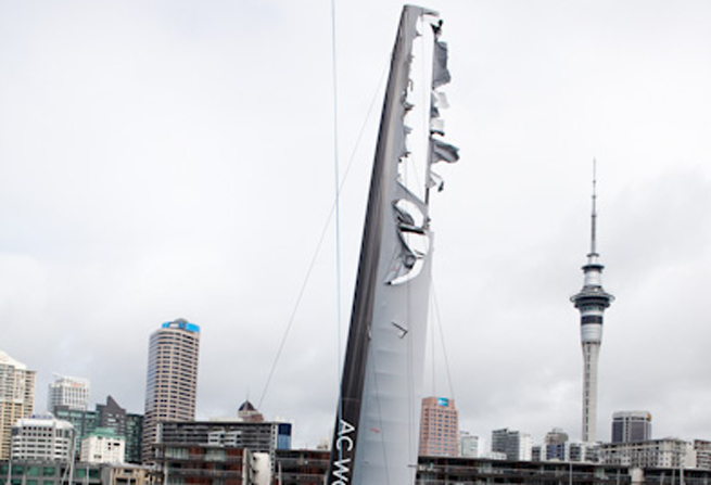 Aile endommagée sur l`AC45 Aile endommagée sur l`AC45