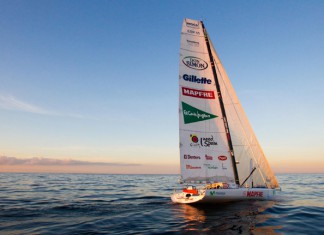 Mapfre entre dans le détroit de Gibraltar Mapfre temps calme