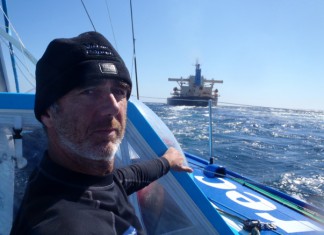Le calme blanc à 260 milles de l´arrivée Virbac-Paprec 3 Loïck Peyron Gibraltar