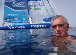 Dernières heures de course pour Peyron et Dick Loïck Peyron baignade Méditerranée