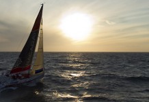 Tabarly, Delahaye et Rouxel creusent en tête Tabarly 2011 coucher soleil Figaro