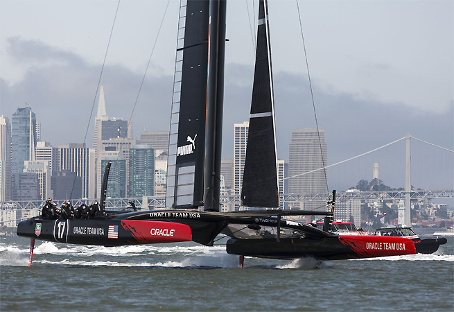 Mise à l`eau Oracle deuxième AC72 Mise à l`eau Oracle deuxième AC72