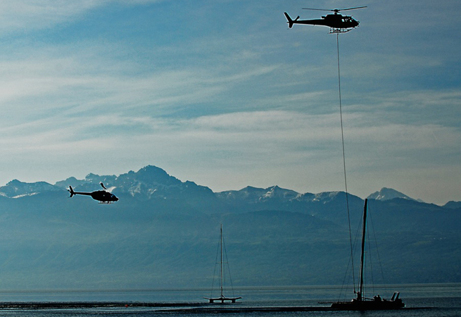 Transfert des catamarans M2 par hélicoptère Transfert des catamarans M2 par hélicoptère