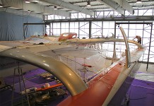 Un mât basculant installé sur Prince de Bretagne Chantier Prince de Bretagne