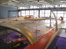 Un mât basculant installé sur Prince de Bretagne Chantier Prince de Bretagne