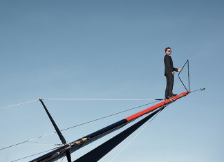 Alex Thomson plonge du haut de son mât ! Alex Thomson mast walk Hugo Boss