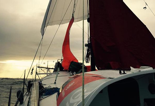 Gréement de fortune sur Bruneau Gréement de fortune sur Bruneau