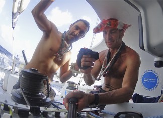 Les frères Garcia reviennent sur leur tour du monde Les frères Garcia à l`équateur