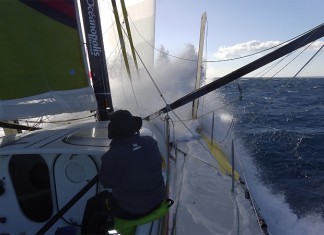Le Cam et Stamm prennent l´avantage A bord de Cheminées Poujoulat