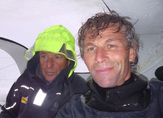 Stamm et Le Cam ont franchi l´antiméridien Stamm et Le Cam sur Cheminées Poujoulat