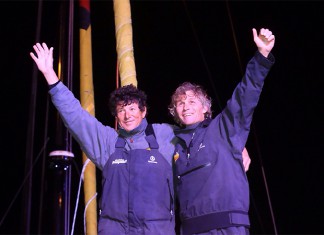 Stamm et Le Cam remportent le tour du monde en double Arrivée Stamm et Le Cam