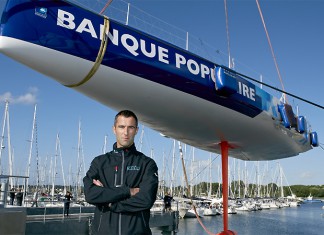 Banque Populaire VIII mis à l´eau à Port-la-Forêt Mise à l`eau Banque Populaire VIII