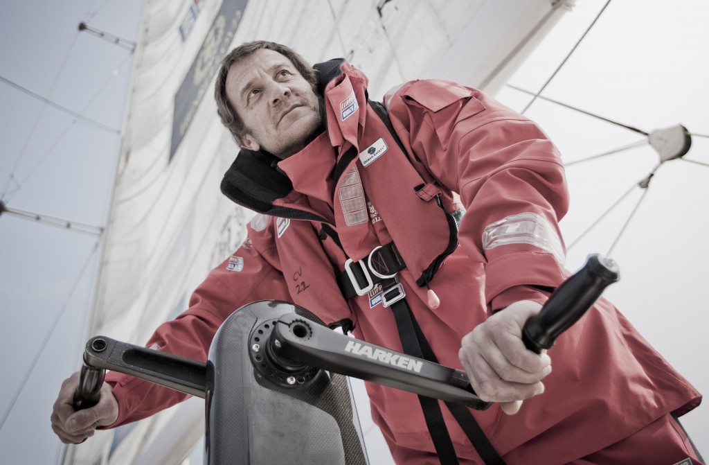 Olivier Cardin (46 ans) au moulin à café sur son Clipper 70. En dix éditions de l'épreuve britannique, il est le premier skipper français (photo Clipper). Copyright onEdition 2015©