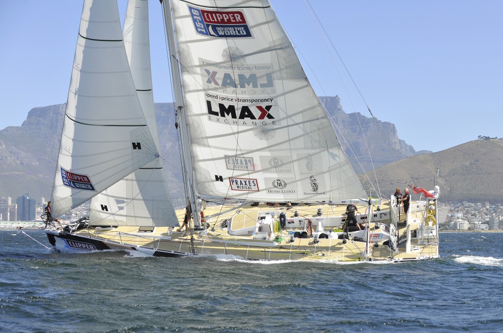 LMAX Exchange devant la montagne de la Table, pour l'arrivée de la deuxième étape au Cap. Cette dixième place est son seul faux pas (photo Clipper).