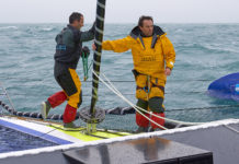 Banque Populaire IX en cours de remorquage