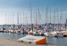 Plateau relevé sur la Plastimo Lorient Mini 6.50