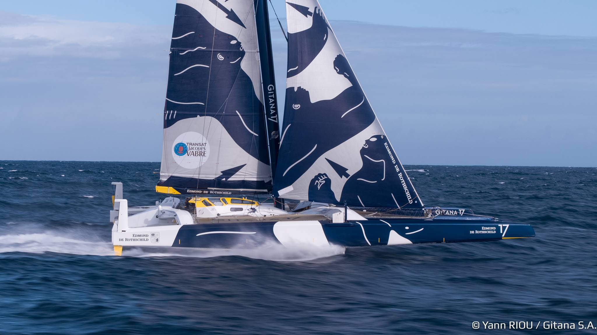 maxi catamaran edmond de rothschild