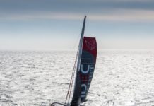 Joyon revient à moins de 100 milles de Gabart