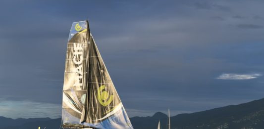 Option à terre pour Joyon à 4 mn de Gabart