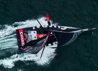 Christopher Pratt navigue avec Jérémie Beyou sur Charal