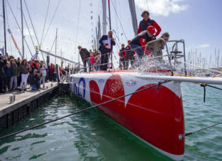 Bestaven baptise son Imoca Maître CoQ IV