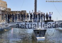 Mise à l’eau du trimaran Ultim « Actual Leader » de Yves Le Blevec